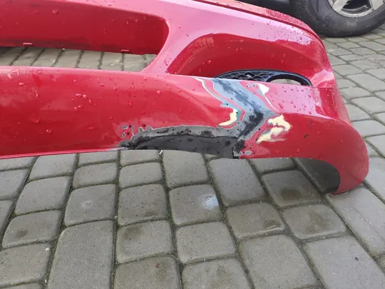 Zderzak Mercedes — klejenie PUR — zbliżenie